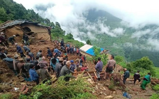 पहिरोमा ४ घर पुरिए, १ जनाको मृत्यु