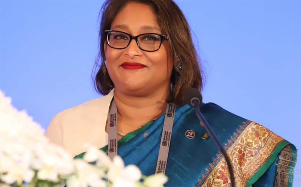 हसिनाकी छोरी भन्छिन्, दुःखद घडीमा आमालाई अंगालो हाल्न पनि सकिन