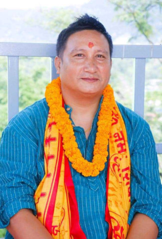 महिला विद्यालयमा ड्रेस खरिदका लागि तारकेश्वरका नगरप्रमुख महर्जनद्धारा १ लाख प्रदान
