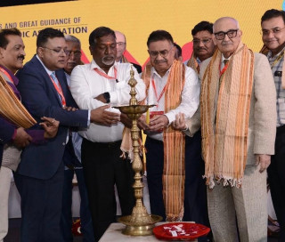 एएमसीका दौरान पहिलो पटक नेदरल्याण्ड्सबाट घुँडा प्रत्यारोपण र प्रतिस्थापनको प्रत्यक्ष प्रदर्शन