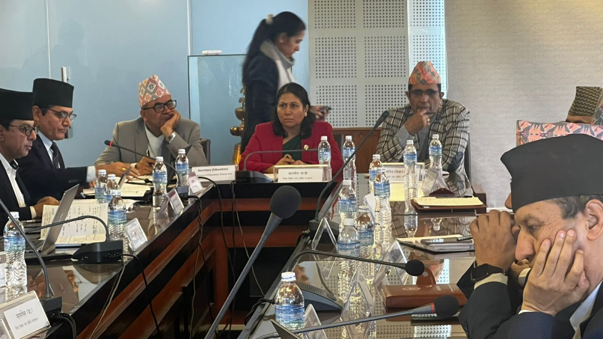 शत प्रतिशत नतिजा निकाल्न शिक्षामन्त्री भट्टराईद्वारा कर्मचारीलाई आग्रह
