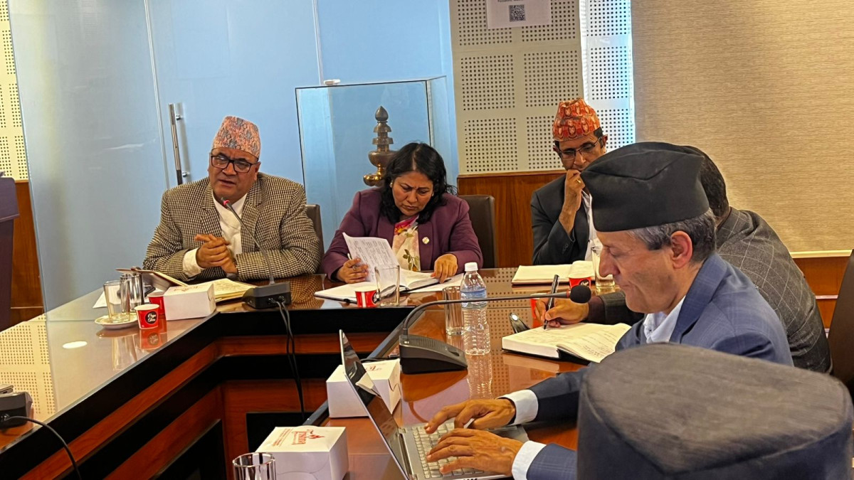नागरिकप्रतिको उत्तरदायित्व महसुस गरेर सुधारमा केन्द्रित हुन शिक्षा  मन्त्री भट्टराईको निर्देशन