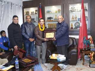 प्रचण्डद्वारा बडी विल्डिङ च्याम्पियनसिपका रजत पदक प्राप्त खेलाडीलाई सम्मान