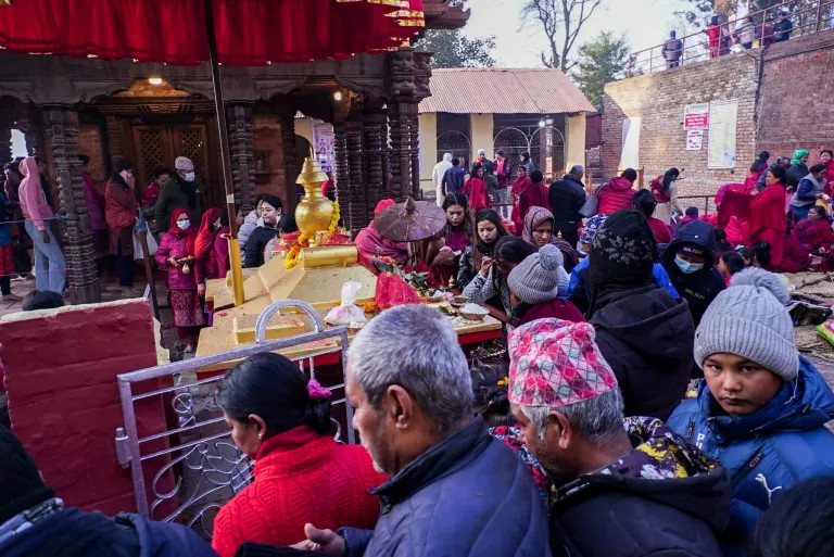शालिनदीमा स्वस्थानी व्रतको लागि माघस्नान गर्ने भक्तजनहरूको घुँइचो 