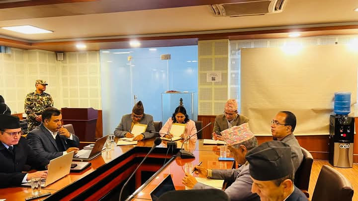 शिक्षा मन्त्रालयको SMT बैठक: मन्त्री विद्या भट्टराईद्वारा जवाफदेहिता र समन्वयमा जोड