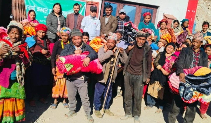 नबिल बैंकद्वारा चिसोपीडितका लागि जाजरकोट र रुकुम पश्चिममा कम्बल वितरण