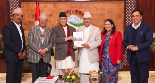 प्रधानमन्त्री समक्ष नेपाल संस्कृत विश्वविद्यालयको जग्गा छानबिन समितिद्वारा प्रतिवेदन प्रस्तुत