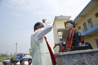 पूर्वप्रधानमन्त्री प्रचण्डद्वारा सहिद स्मृति सामुदायिक विकास केन्द्रको अवलोकन तथा सालिकमा माल्यार्पण