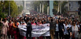 शिक्षा ऐनको माग गर्दै शिक्षकहरूको प्रदर्शन जारी, काठमाडौंको यातायात प्रभावित