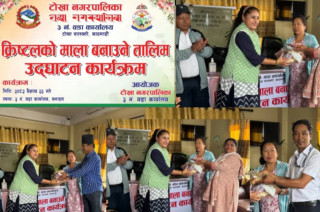 टोखा नगरपालिका–३ मा क्रिस्टलको माला बनाउने तालीम सुरु