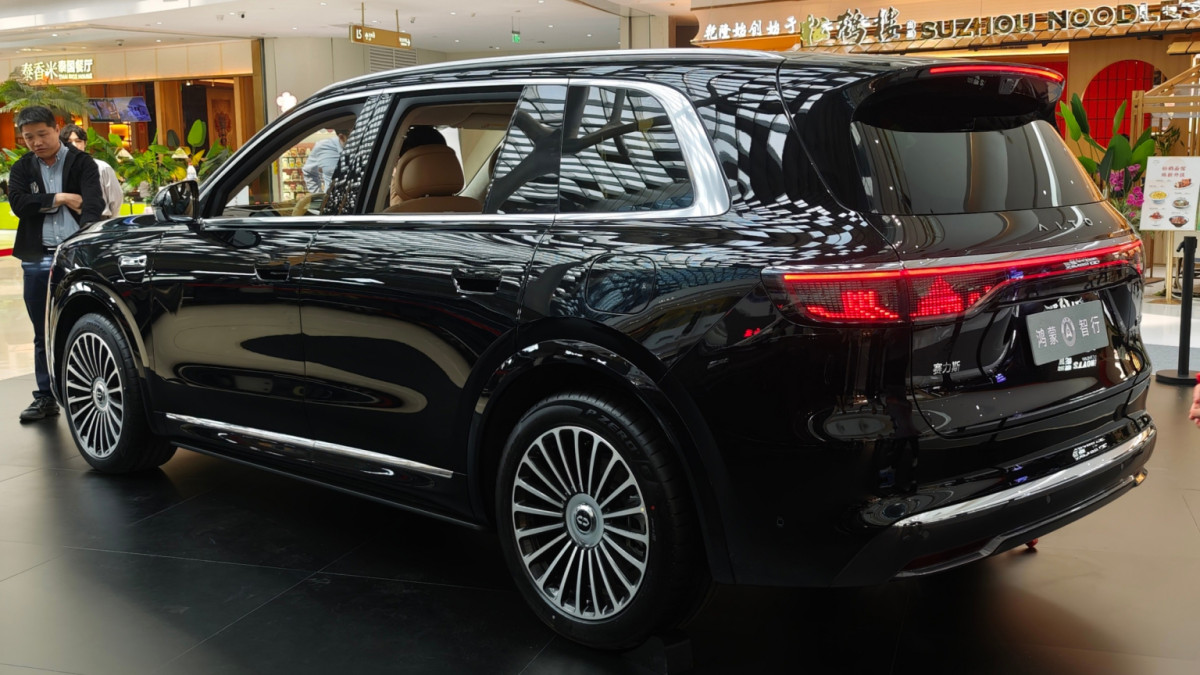 Huawei’s Aito M8 large crossover is a banger in China with 100,000 orders
