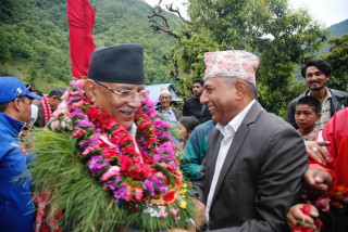 झरीकै बीच लुम्बिनी प्रवेश गर्‍यो प्रचण्ड नेतृत्वको मध्यपहाडी लोकमार्ग अभियान