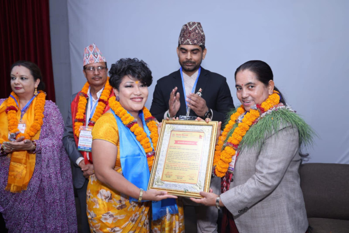 सौन्दर्यविद् सुष्मा महरा सम्मानित : फेसियल हाउसलाई उत्कृष्ट सेवा सम्मान