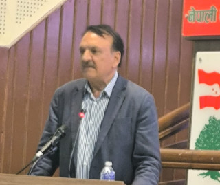 जनाधार जोगाउन पार्टी गम्भीर हुनुपर्नेमा कांग्रेस प्रवक्ता डा.महतको जोड
