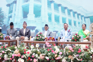 भाटभटेनी सुपर मार्केटका सञ्चालक मनकारी गुरुङद्वारा शिक्षण अस्पताललाई भवन हस्तान्तरण