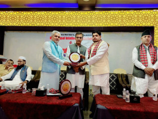 नेपाल–भारत मित्रता सुदृढीकरणमा सांसद खानको सक्रिय भूमिका, वीरगञ्जमा मायाको चिनोसहित खान सम्मानित