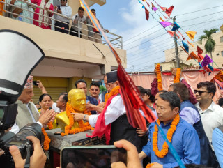 अध्यक्ष प्रचण्डद्वारा टंकमणिको शालिक अनावरण