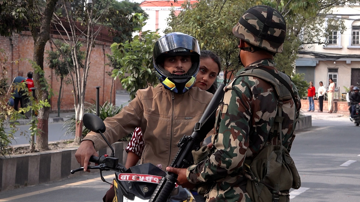कडाइकासाथ सवारी चेकिङमा नेपाली सेना
