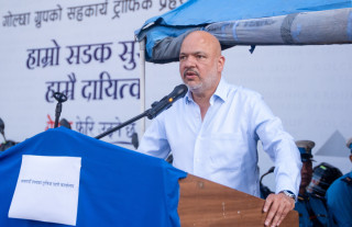 गोल्छा ग्रुपद्वारा ट्राफिक प्रहरी कार्यालय बग्गीखानालाई २० थान मोटरसाइकल हस्तान्तरण