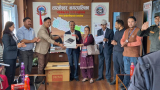 नगर प्रमुख महर्जनद्वारा तारकेश्वर नगरपालिकामा दलित/अल्पसंख्यक परिवारलाई ५० प्रतिशत अनुदानमा ईन्डक्सन चुलो वितरण