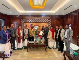 प्रधानमन्त्री कार्कीसँग थारू कल्याणकारिणी सभाको प्रतिनिधिमण्डलको भेट, माघी महोत्सवको निम्तो