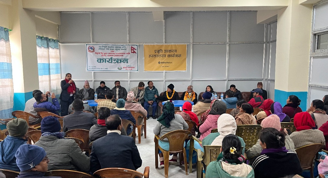 सिद्धार्थ बैंकद्वारा हरिवन नगर अस्पताललाई प्रसूति उपकरण हस्तान्तरण