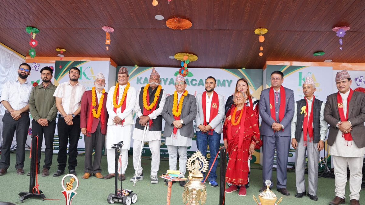 रोबटले रिबन काट्यो, मेसिनले पानस बाल्यो !