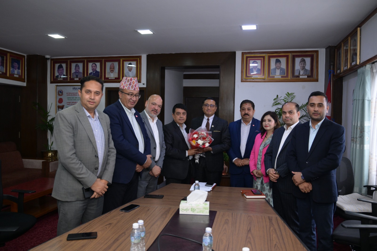 महासघंको टोलीद्वारा अर्थमन्त्रीसँग भेटघाट  नीतिगत स्थिरता, संरचनागत सुधार र निजी क्षेत्रसंगको सहकार्यमा जोड