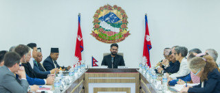 प्रधानमन्त्री शाहसँग नेपालस्थित विभिन्न देशका राजदूत तथा कूटनीतिक नियोग प्रमुखहरूबीच सामूहिक भेट