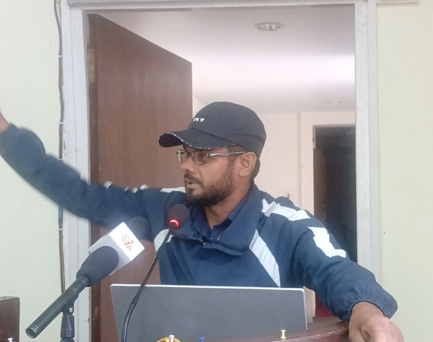 अछामी भाषामा कविता वाचन गर्दै प्रदीप जैसीले झल्काए भाषिक पहिचानको स्वर