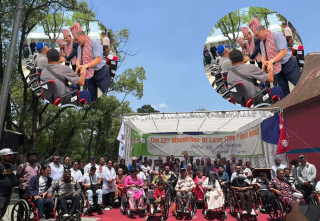 ह्विलचियर प्रयोगकर्ता ६५ जना अपाङ्गता भएका व्यक्तिहरुलाई ह्विलचियर वितरण