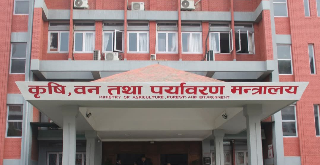 कृषि सामग्री कम्पनी लिमिटेडको जिल्ला शाखा कार्यालयबाट झण्डै १० करोड केजी मल उठेन