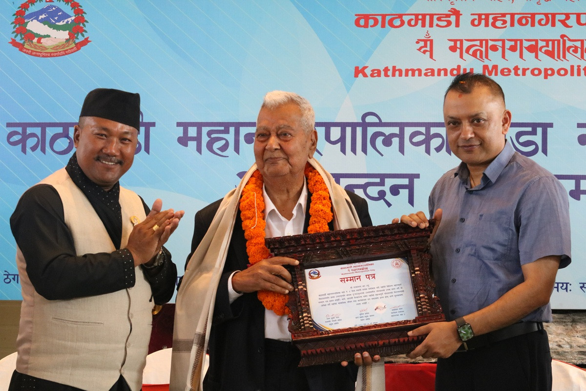 विभिन्न क्षेत्रमा योगदान दिएका वडावासीलाई वडाको सम्मान : सेवाको सम्झना र सौहाद्रताको अभिवृद्धि