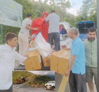 बाढी प्रभावित क्षेत्रमा कृषि मन्त्रालयको प्राविधिक टोली, पशु स्वास्थ्य सामग्री हस्तान्तरण