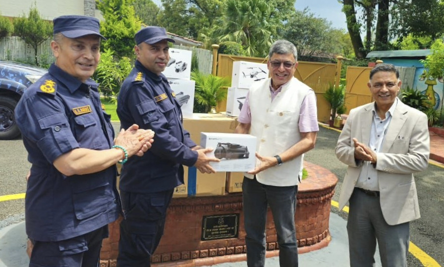 विपदमा हातेमालो गर्दै नेपाल चेम्बर : प्रहरी प्रधान कार्यालयलाई १७ वटा सर्भिलेन्स ड्रोन हस्तान्तरण
