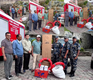 भोटेकोशी बाढी उद्धारमा टोखाको पुनः सहयोग, नगरप्रमुख अधिकारीद्वारा उद्धार सामग्री हस्तान्तरण
